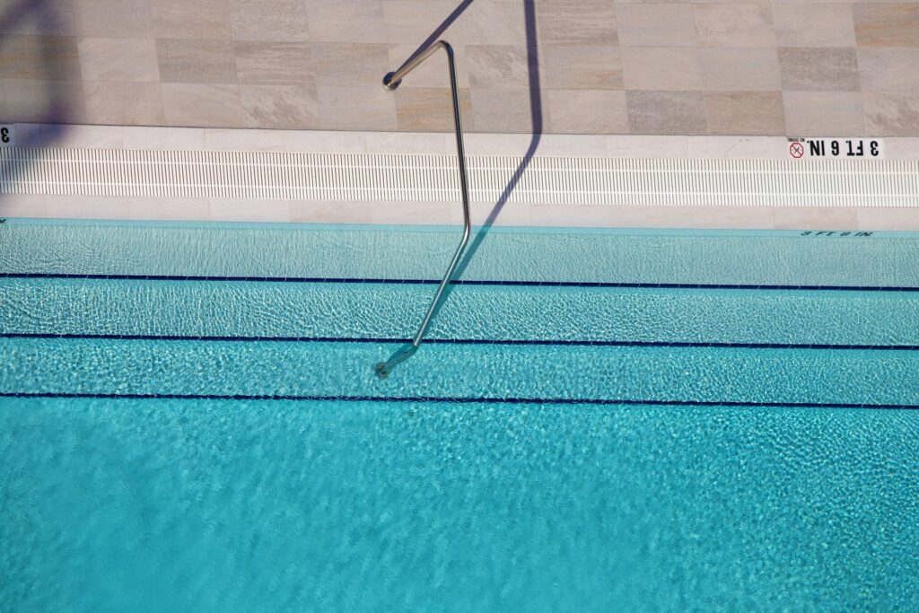 What is zero entry swimming pool? | Different Types Of Zero-Entry Pools 2 What is zero entry swimming pool