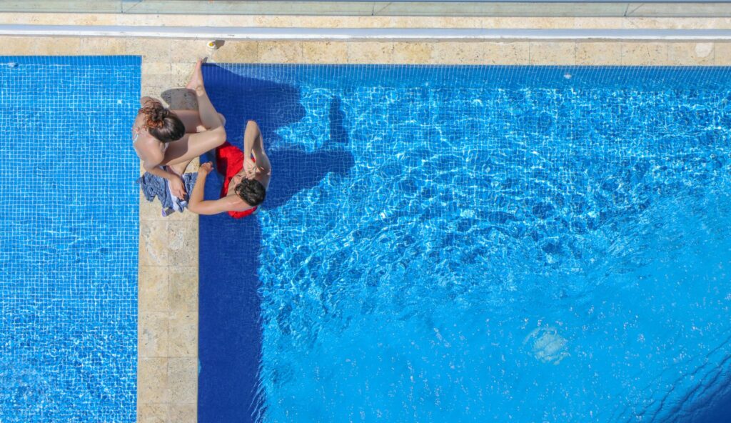 What are common swimming pool problems? 1 What are common swimming pool problems