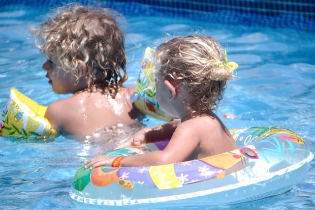 What Is a Kiddie Swimming Pool