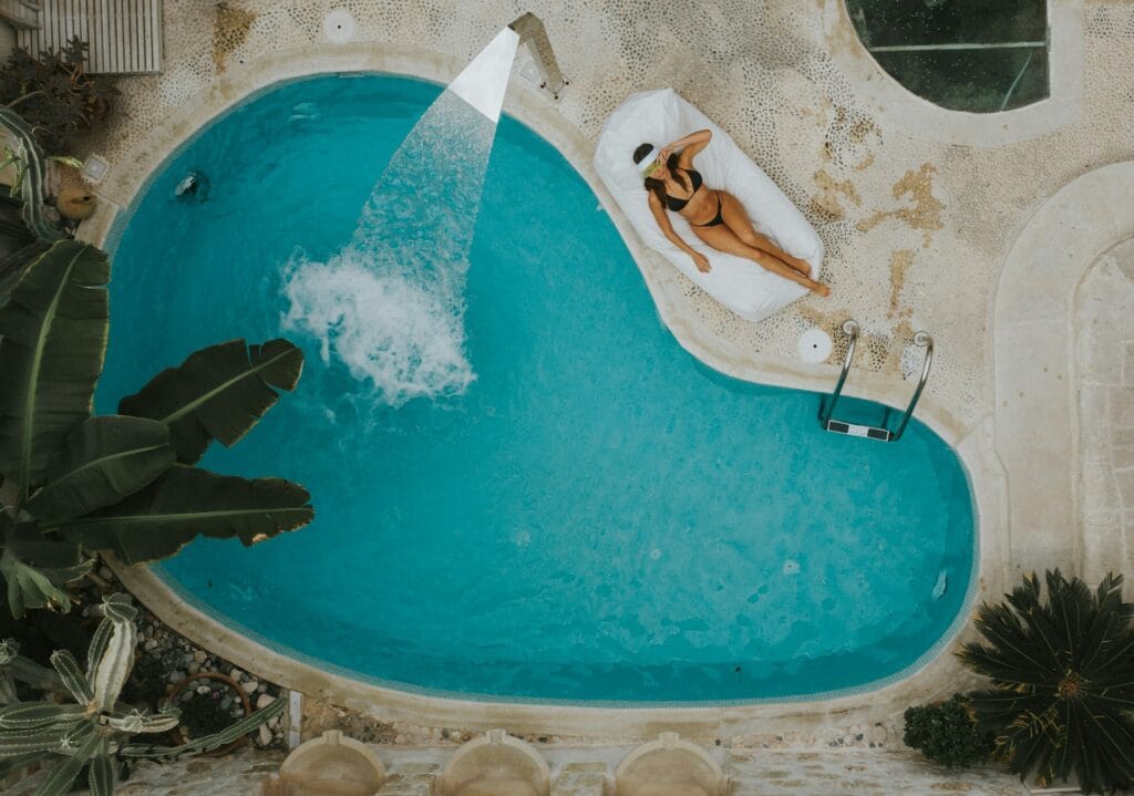 What Is a Gunite Swimming Pool